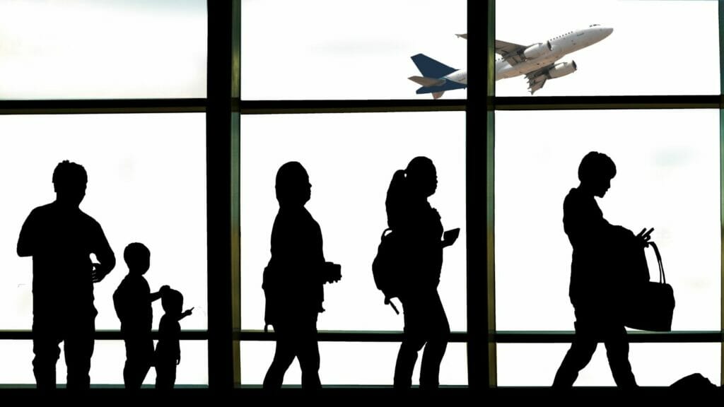 Esta imagen muestra un grupo de personas arribando a los Estados Unidos a trabajar. Esta imagen es sólo ilustrativa. 